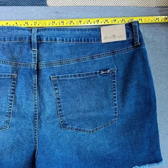 NWT Seven 7 weekend Jean Shorts Fray Hem comfort stretch 24W women’s - Picture 6 of 8